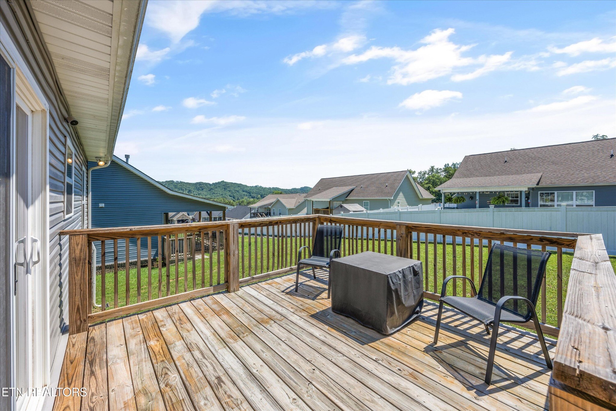 207 Daniel Morris Point Clinton, TN 37716 - Photo 21 of 42 a view of a balcony with furniture