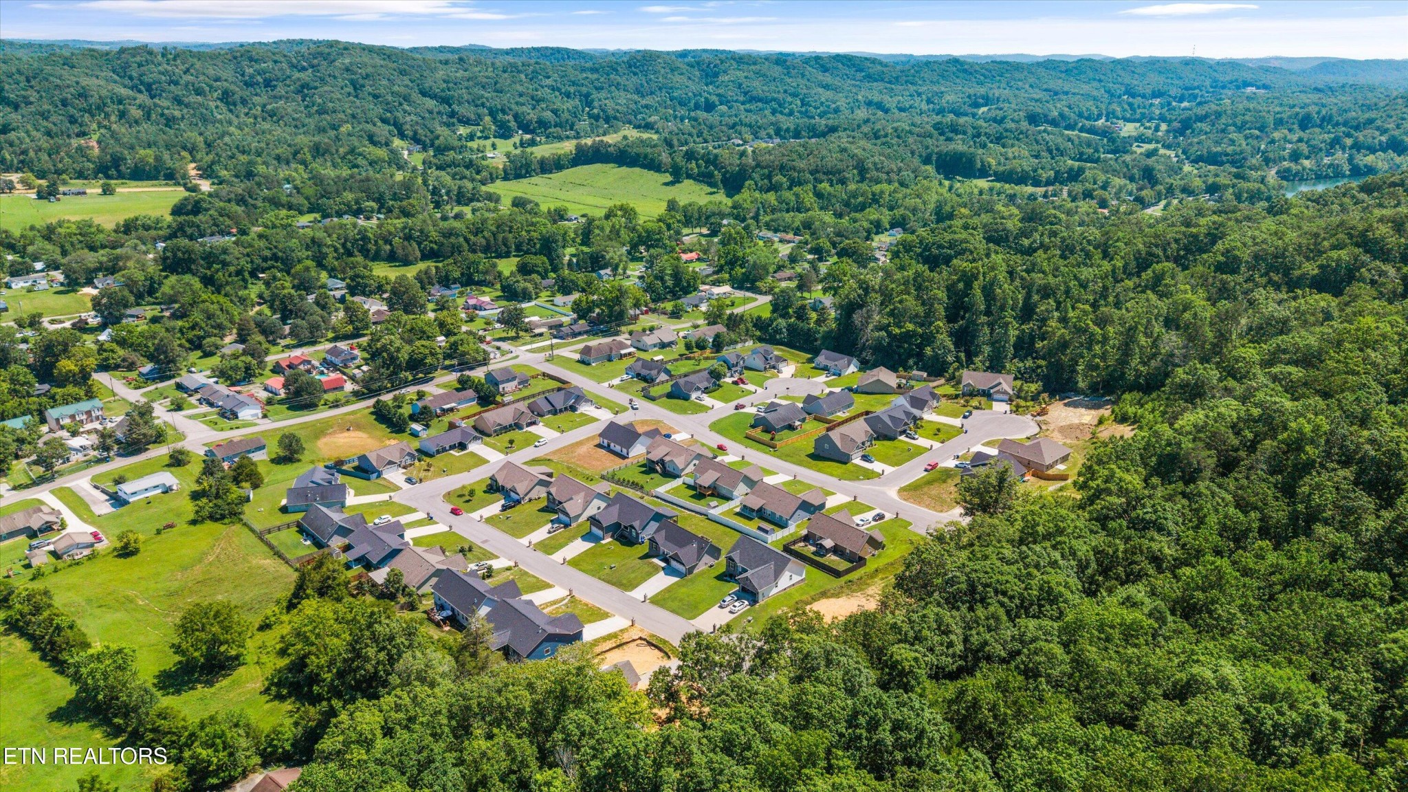 207 Daniel Morris Point Clinton, TN 37716 - Photo 31 of 42 a view of a city