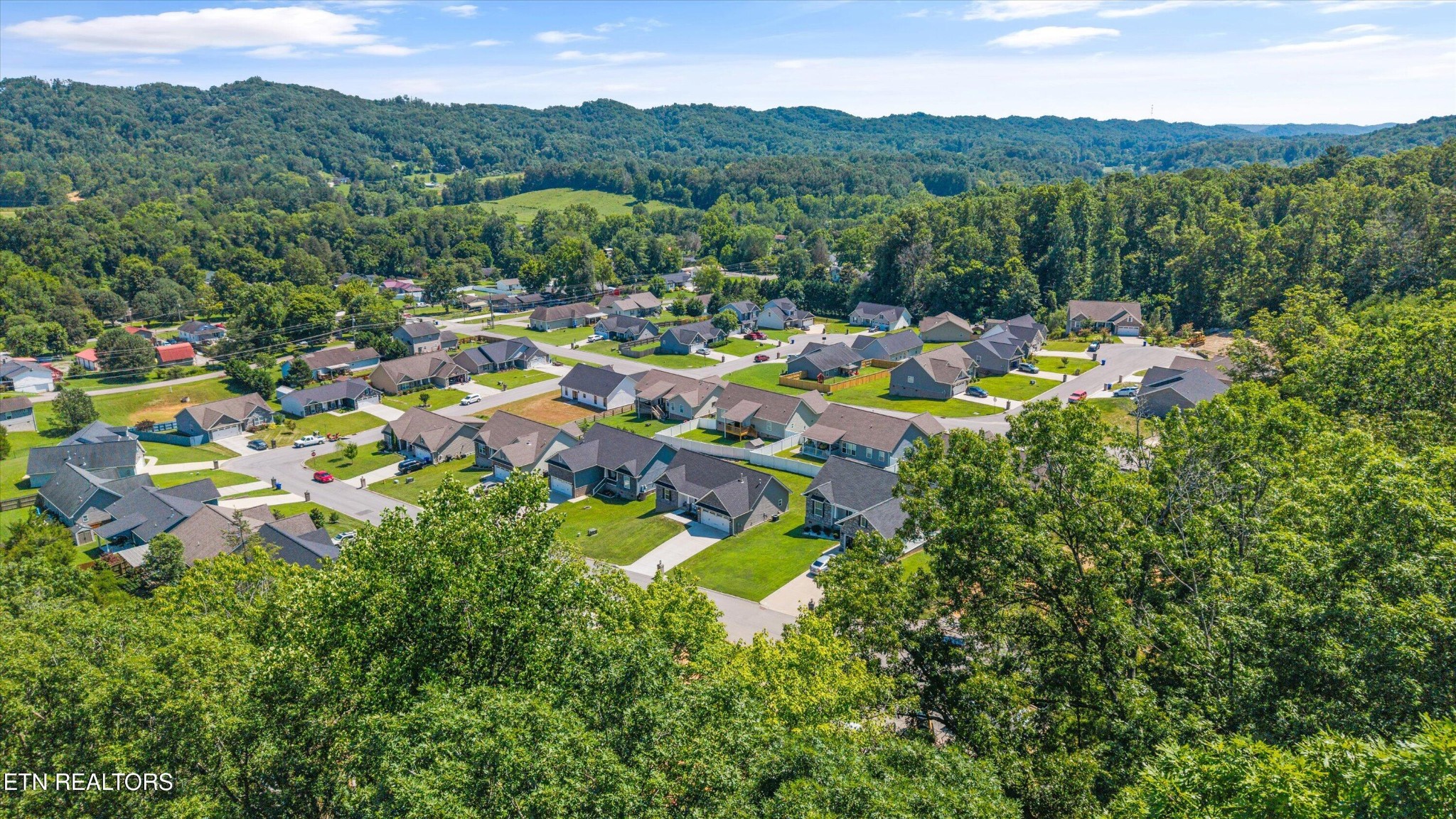 207 Daniel Morris Point Clinton, TN 37716 - Photo 32 of 42 a view of a city