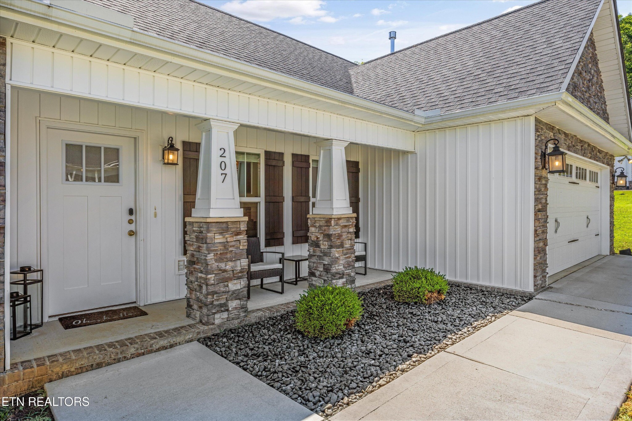 207 Daniel Morris Point Clinton, TN 37716 - Photo 37 of 42 a front view of a house