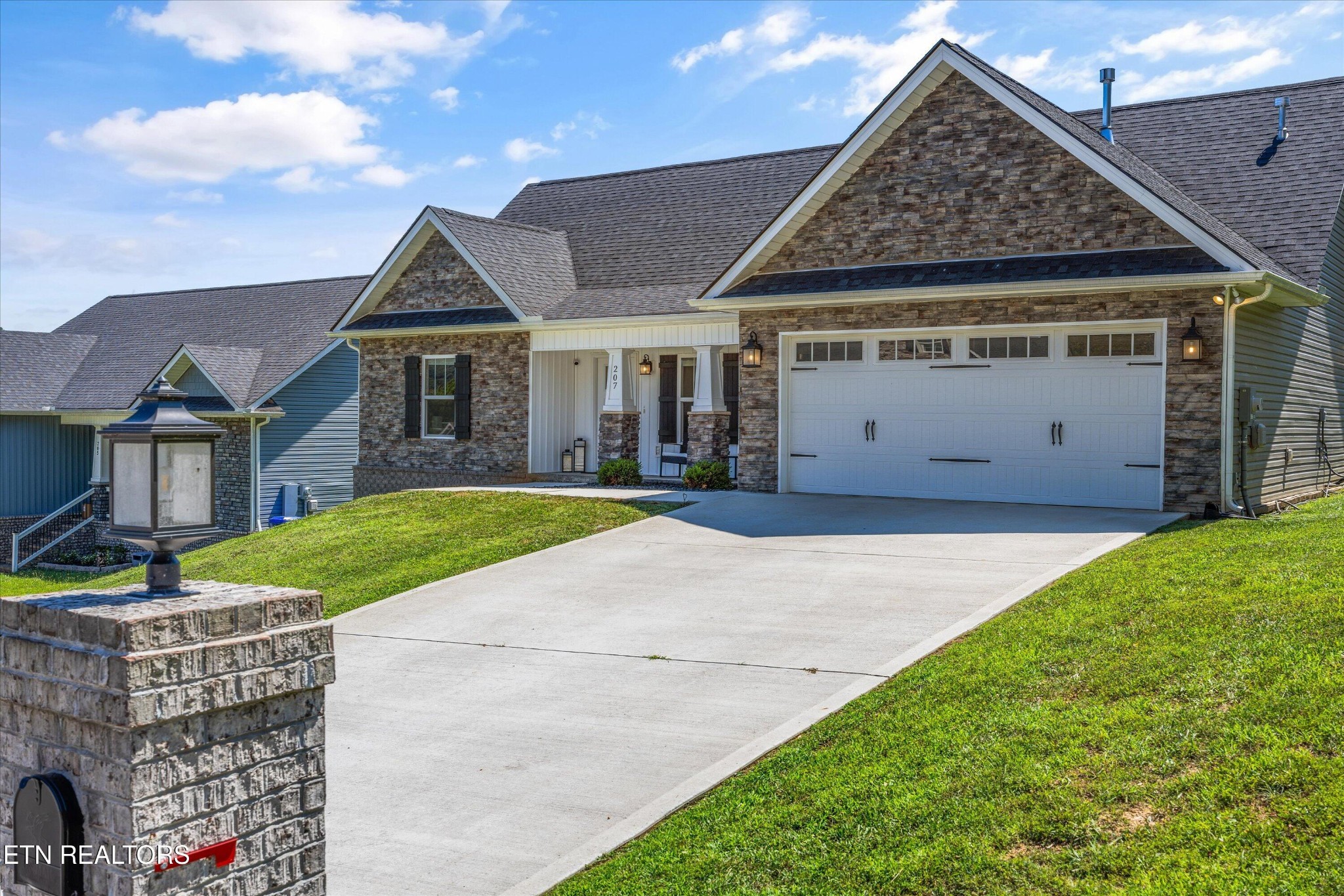 207 Daniel Morris Point Clinton, TN 37716 - Photo 41 of 42 a front view of house with yard and green space