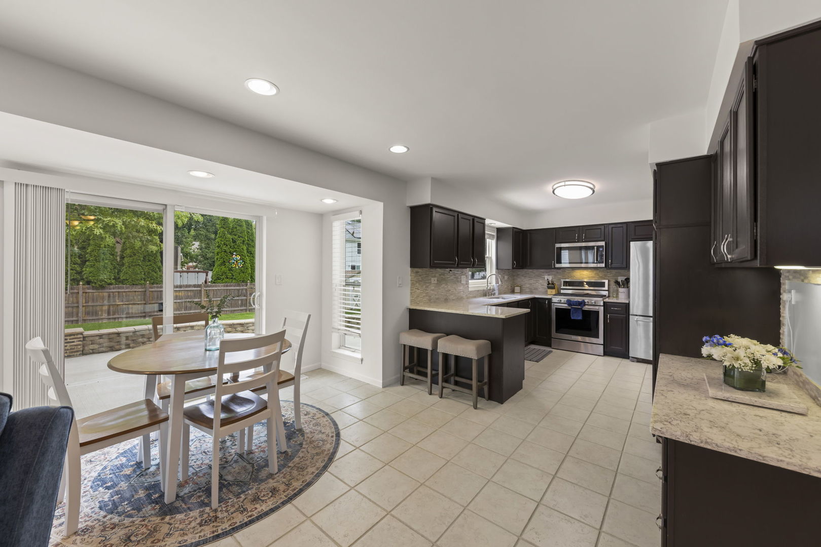 71 Cold Spring Court Aurora, IL 60506 - Photo 8 of 44 Gallery Image 8