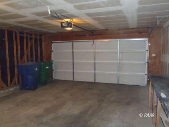 733 Commercial Ridgecrest, CA 93555 - Photo 14 of 15 a view of an empty room with closet