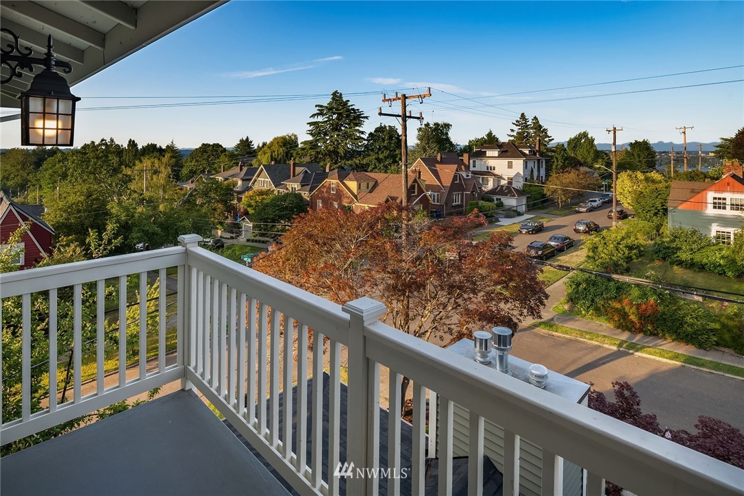 1533 33rd Avenue Seattle, WA 98122 - Photo 22 of 28 a view of a balcony