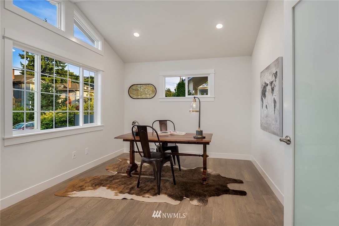 1533 33rd Avenue Seattle, WA 98122 - Photo 6 of 28 a workspace with furniture and window