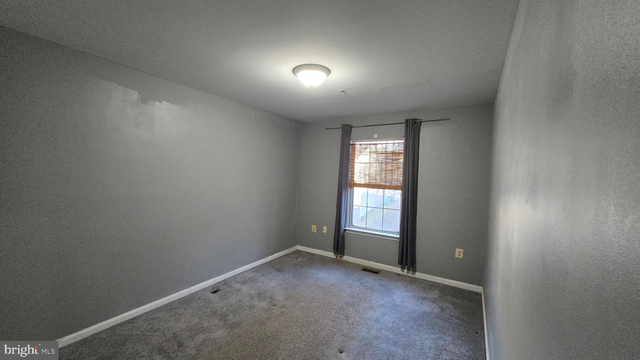6565 Ronald Road Capitol Heights, MD 20743 - Photo 10 of 20 an empty room with windows