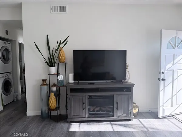 $2,600 | 64 Remington, Irvine, CA 92620