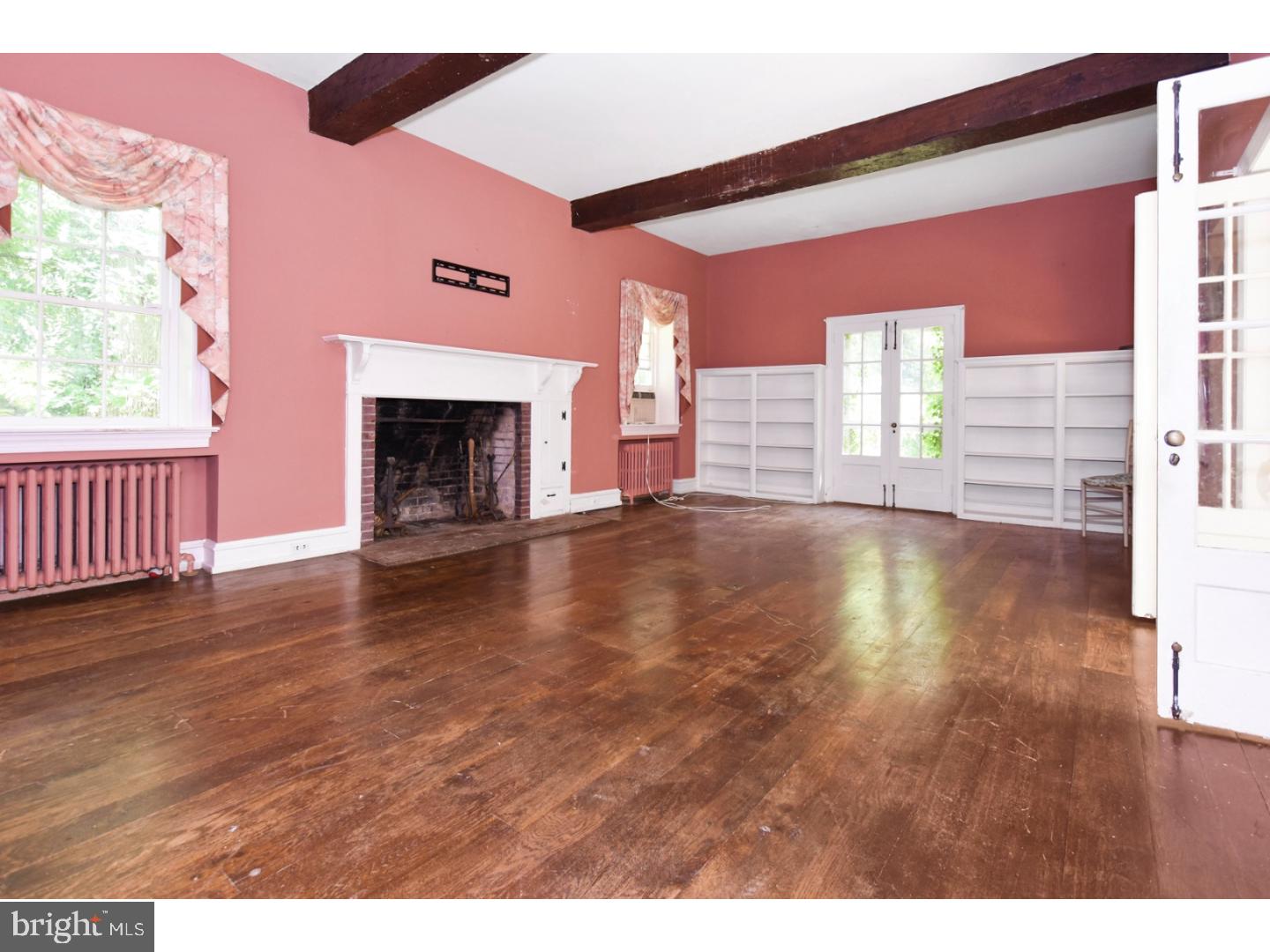 37 Sproul Road Villanova, PA 19085 - Photo 3 of 25 Living Room