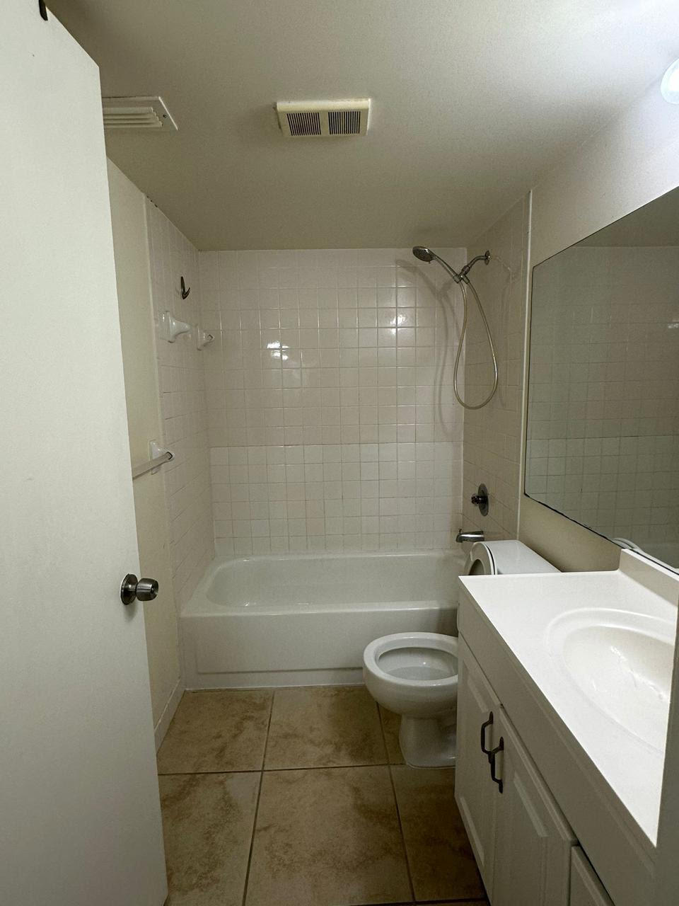 640 South Park Road, Unit 144 Hollywood, FL 33021 - Photo 6 of 11 Master Bathroom