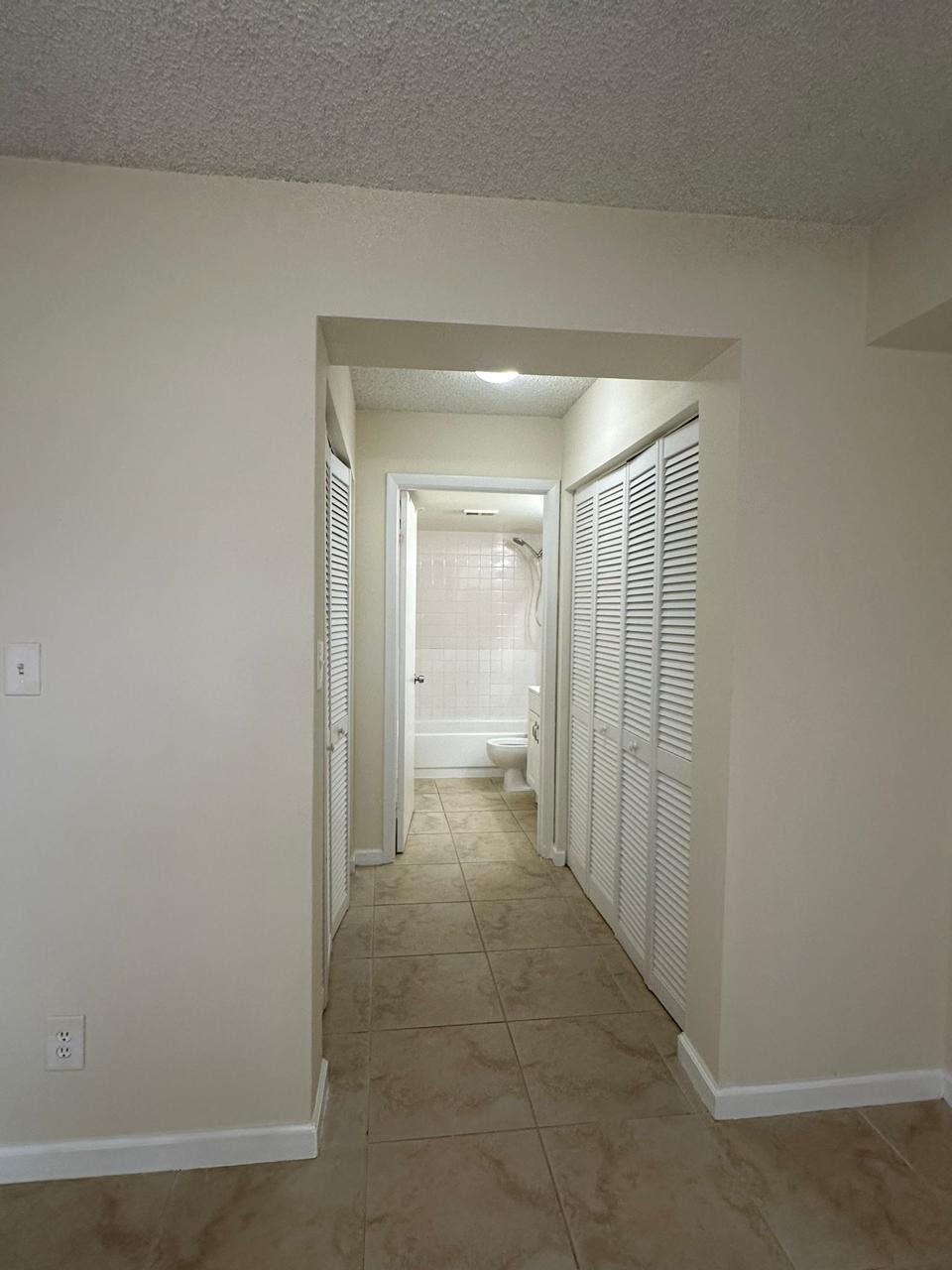 640 South Park Road, Unit 144 Hollywood, FL 33021 - Photo 7 of 11 Walking Closet