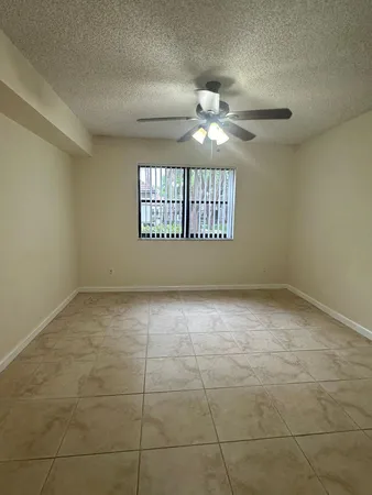 $2,300 | 640 South Park Road, Unit 144, Hollywood, FL 33021