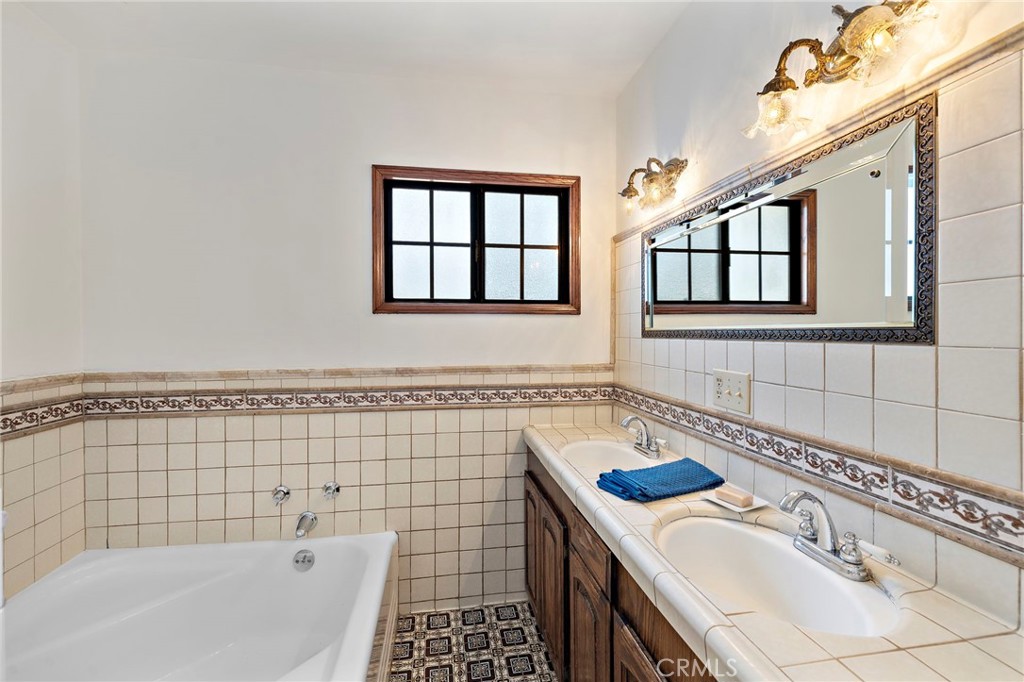 1801 Ripley Avenue Redondo Beach, CA 90278 - Photo 14 of 26 Gallery Image 14