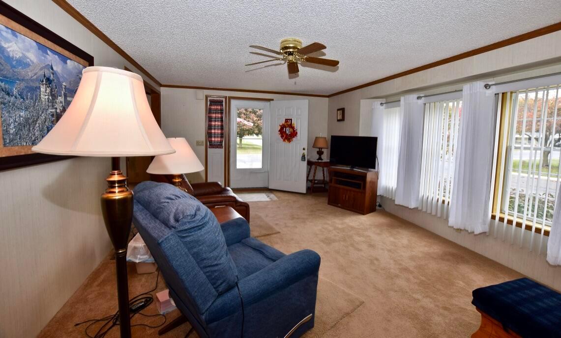 3200 Smeltzer Road, Unit 100 Marion, OH 43302 - Photo 8 of 29 Living Room