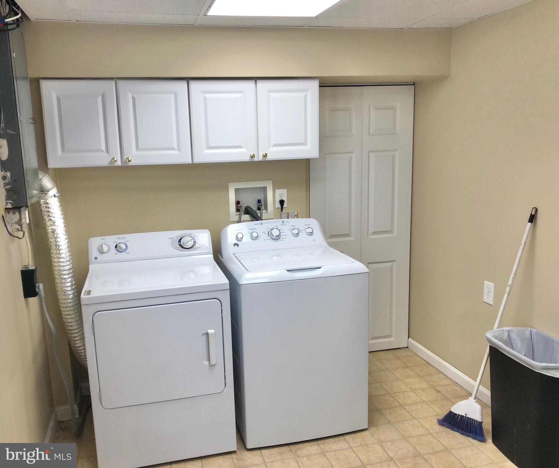1014 South Ironwood Road Sterling, VA 20164 - Photo 29 of 32 laundry room