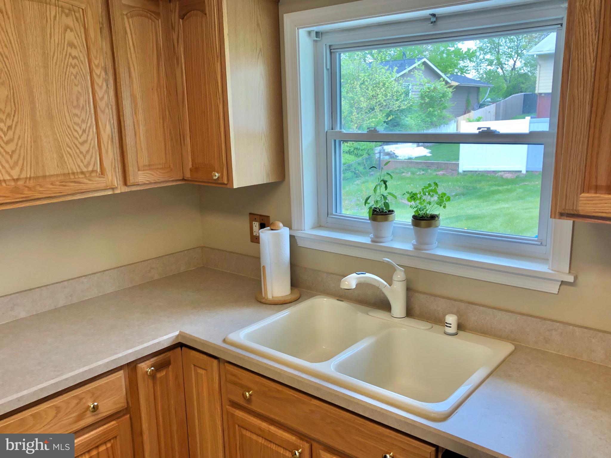 1014 South Ironwood Road Sterling, VA 20164 - Photo 5 of 32 Corner cabinets and turn table organizer