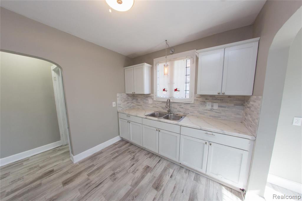 5229 Yorkshire Road Detroit, MI 48224 - Photo 11 of 59