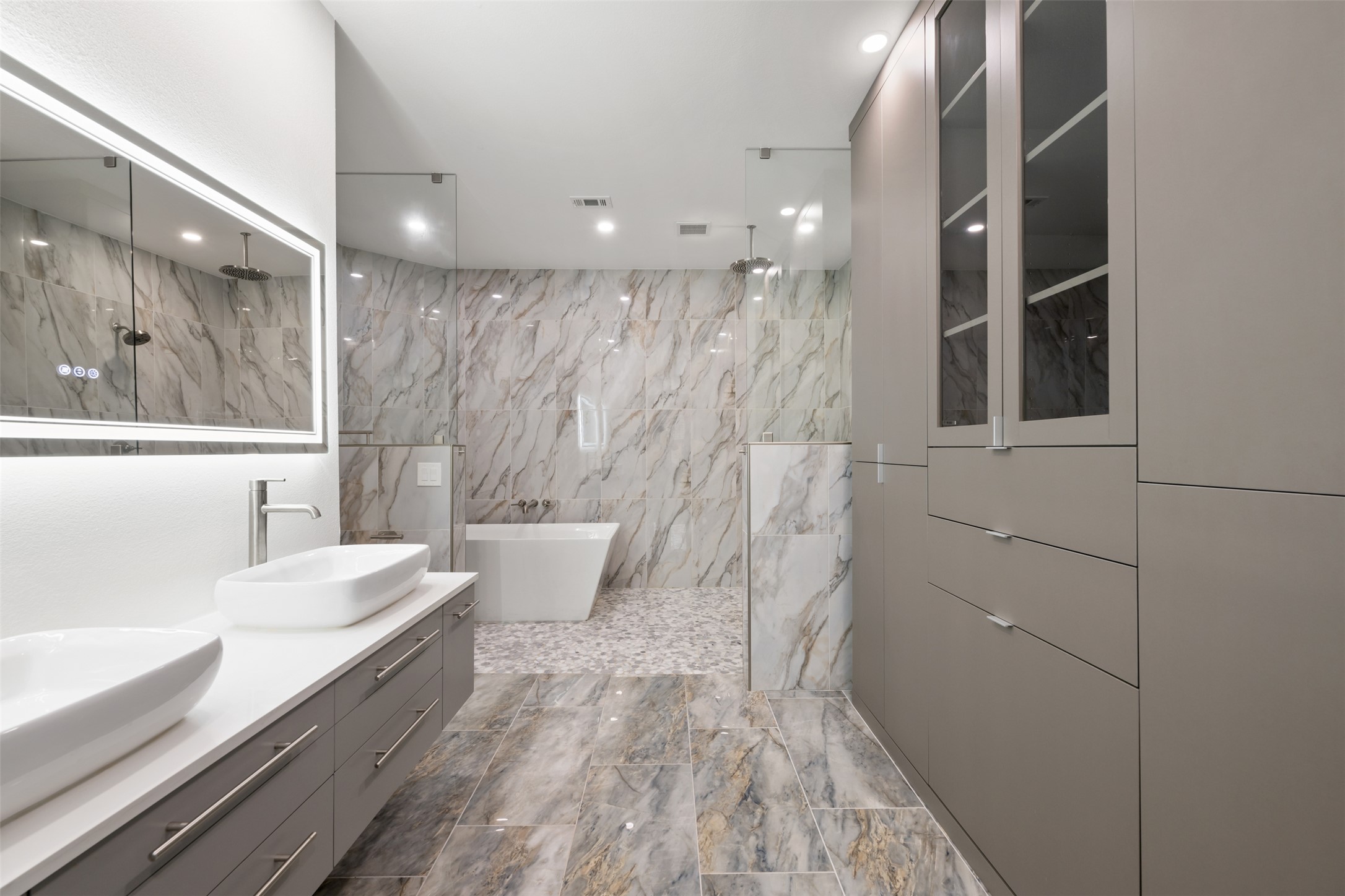 3400 Stephans Street Pflugerville, TX 78660 - Photo 23 of 40 a bathroom with a bathtub and a sink