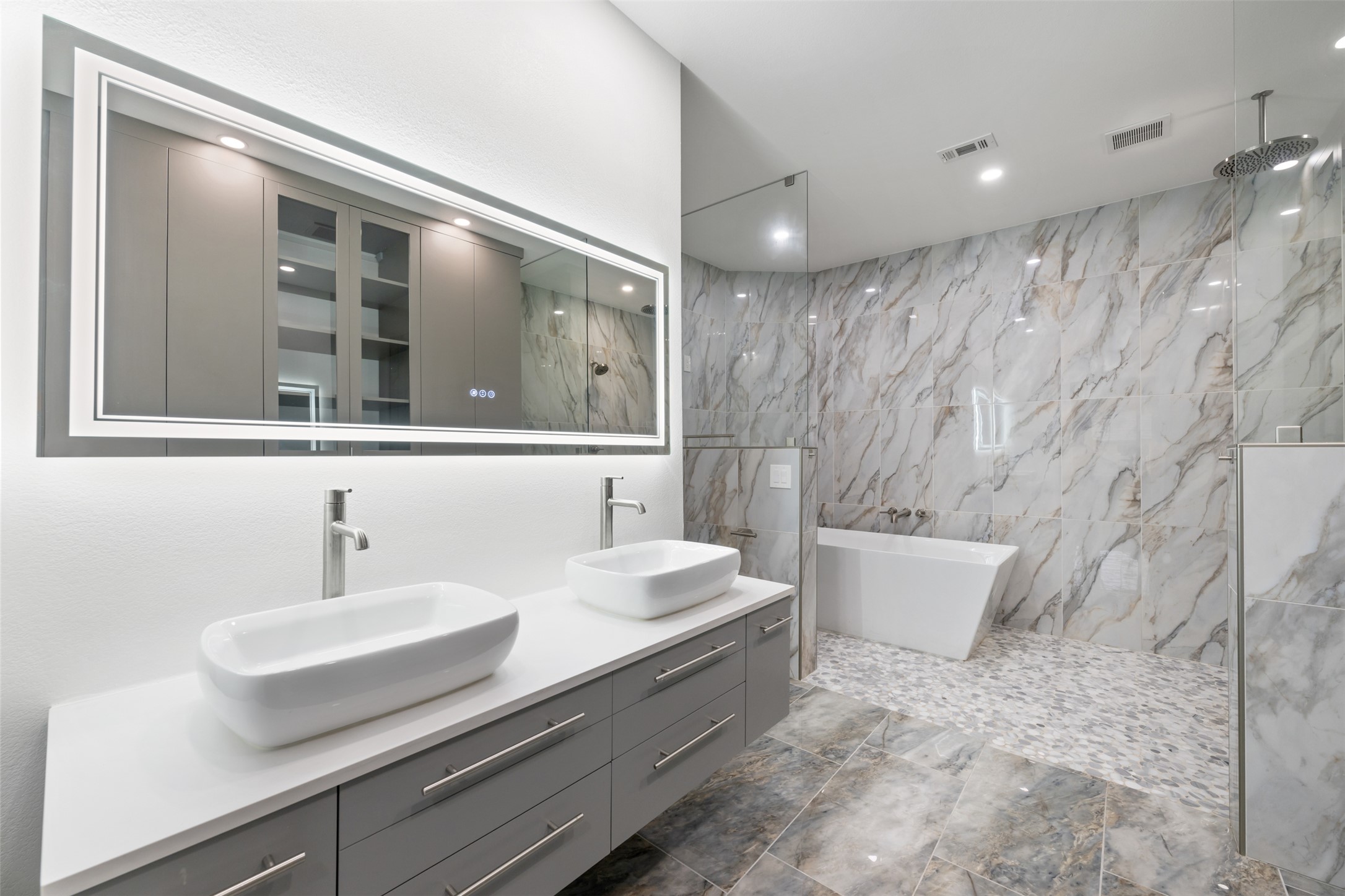 3400 Stephans Street Pflugerville, TX 78660 - Photo 24 of 40 a bathroom with a sink and a bathtub