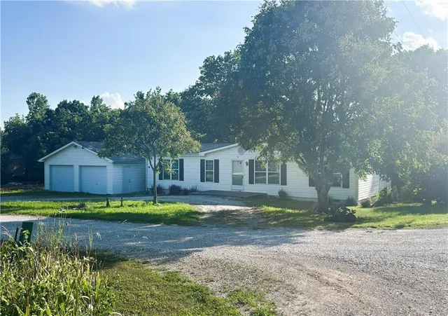 $225,000 | 1 Deepwoods Drive, Linn Valley, KS 66040