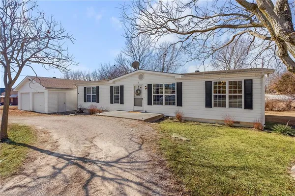 $225,000 | 1 Deepwoods Drive, Linn Valley, KS 66040