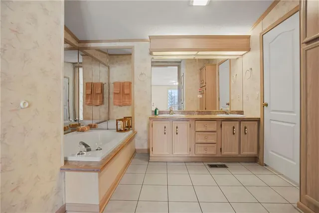 $225,000 | 1 Deepwoods Drive, Linn Valley, KS 66040