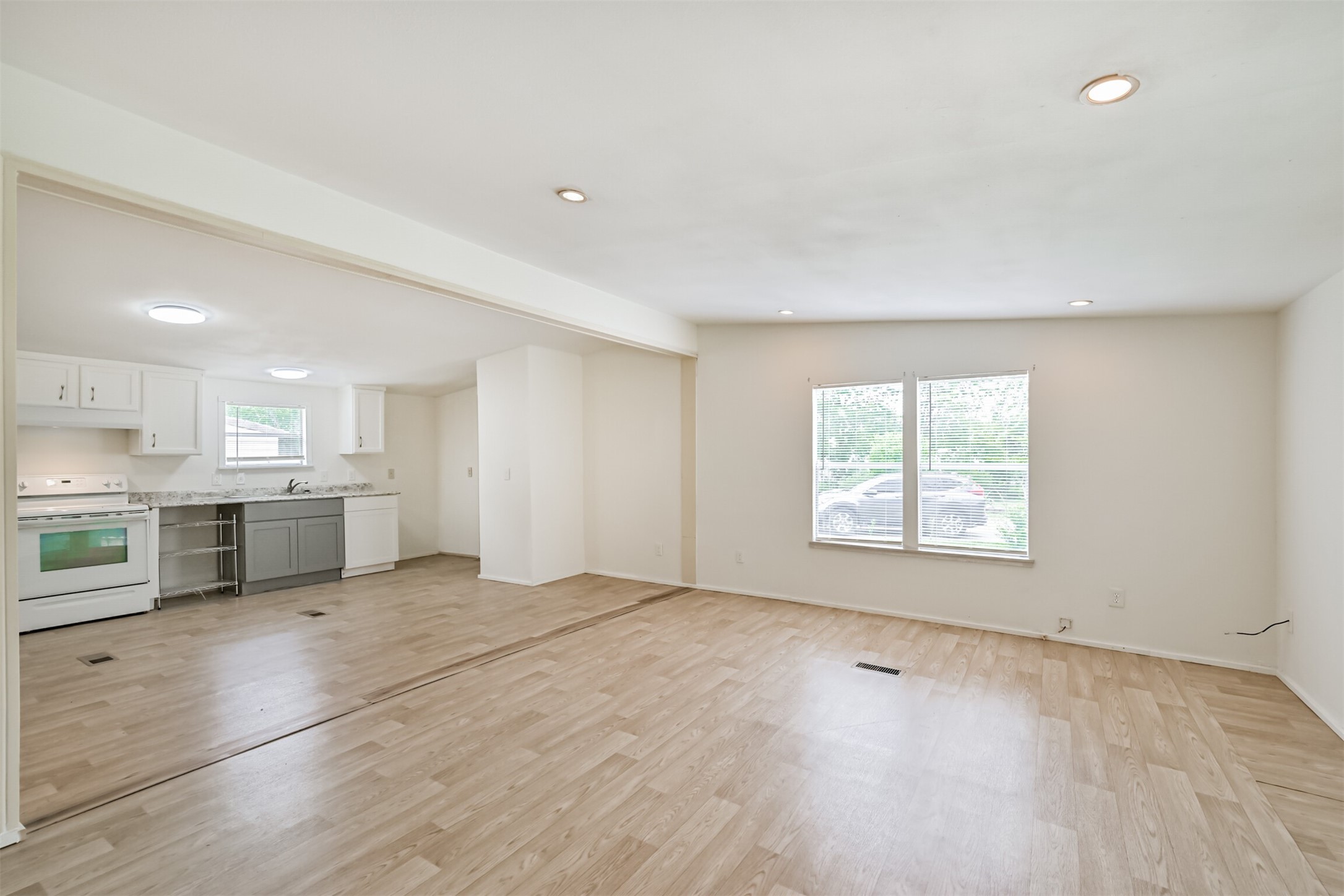 1749 Max Road, Unit 4 Pearland, TX 77581 - Photo 5 of 33 Living Area