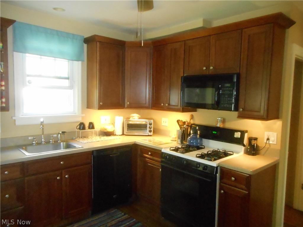 4026 Elmwood Road Cleveland Heights, OH 44121 - Photo 7 of 18