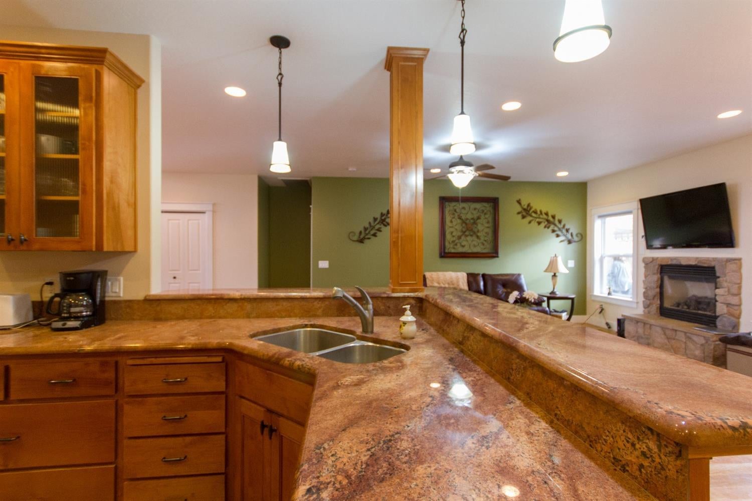 982 Pumpkin Ridge Eagle Point, OR 97524 - Photo 5 of 29 Additional Photo