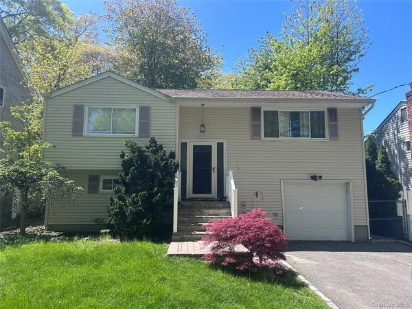 $4,400 | 21 A Thorney Avenue, Huntington Station, NY 11746