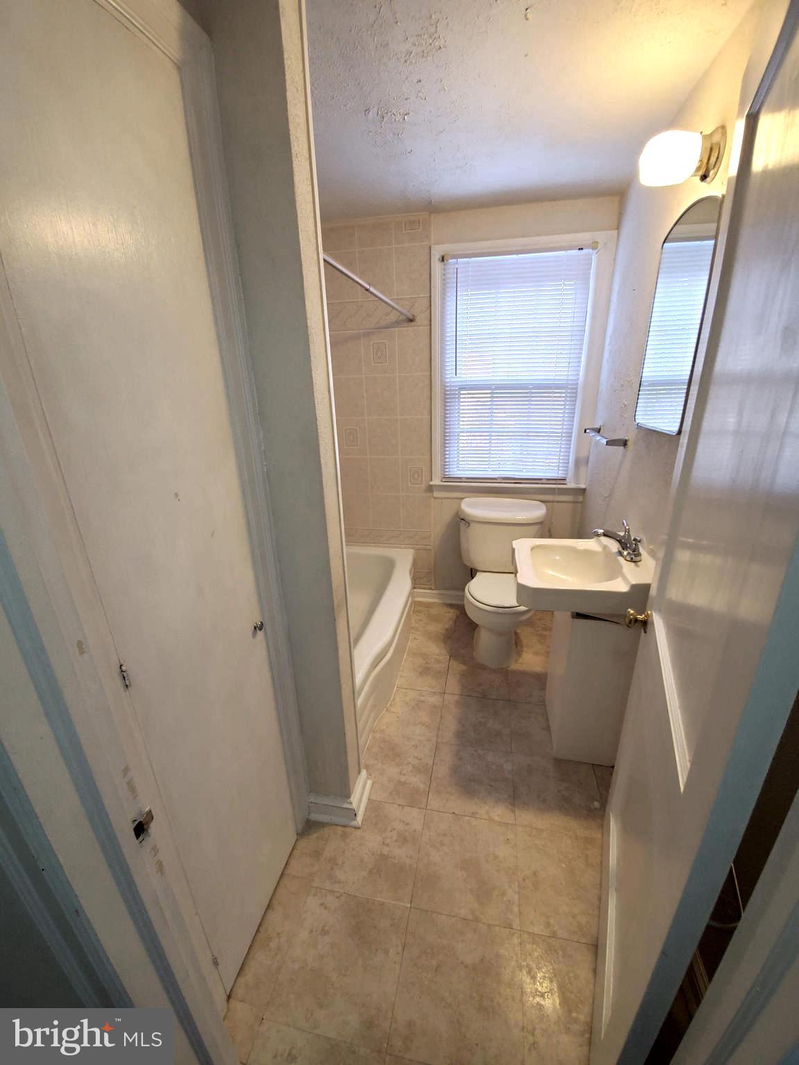 11227 Marbern Road Hagerstown, MD 21740 - Photo 16 of 27 Upstairs bathroom