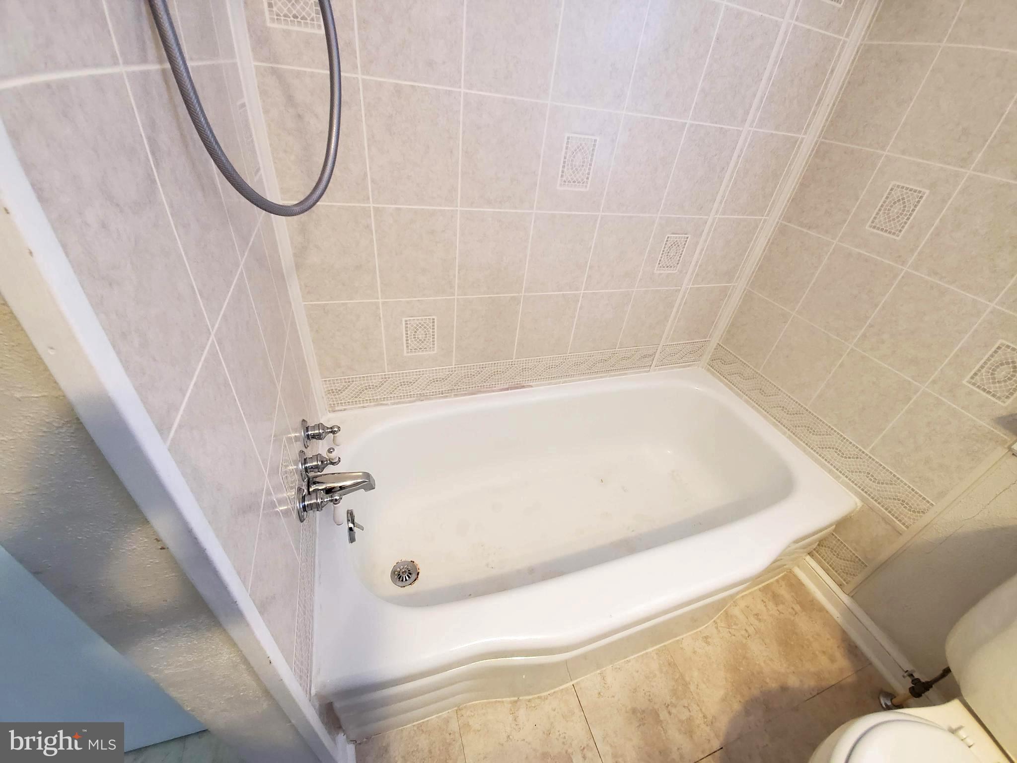 11227 Marbern Road Hagerstown, MD 21740 - Photo 17 of 27 Upstairs bathroom