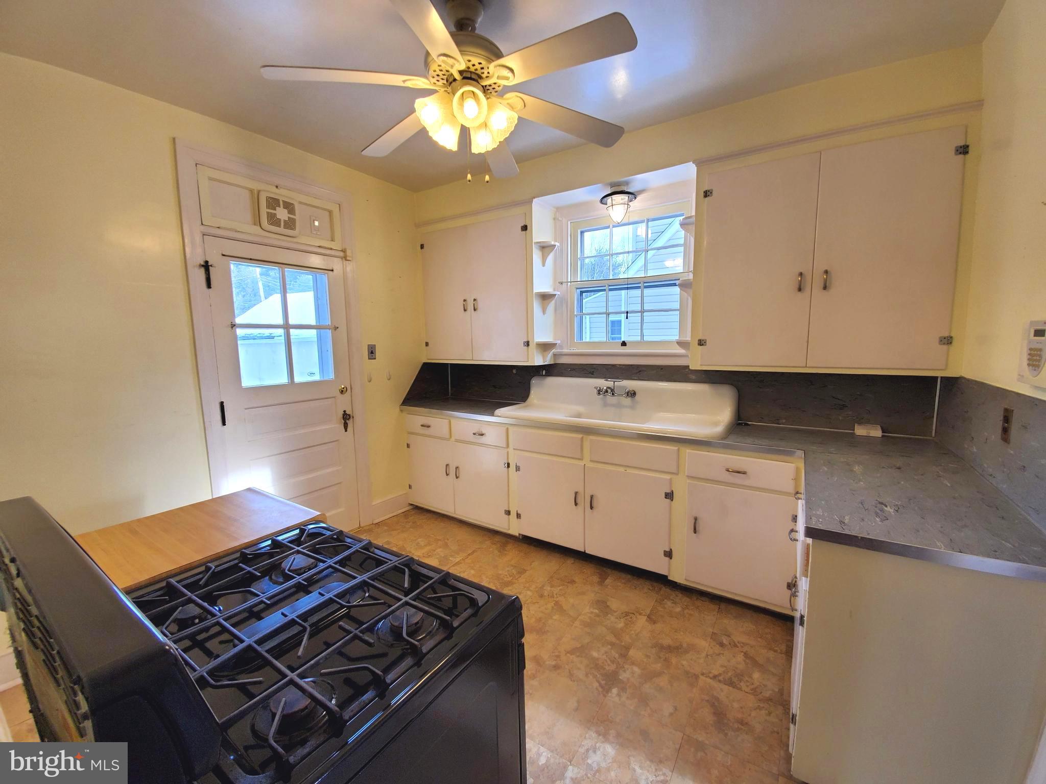 11227 Marbern Road Hagerstown, MD 21740 - Photo 9 of 27 Kitchen