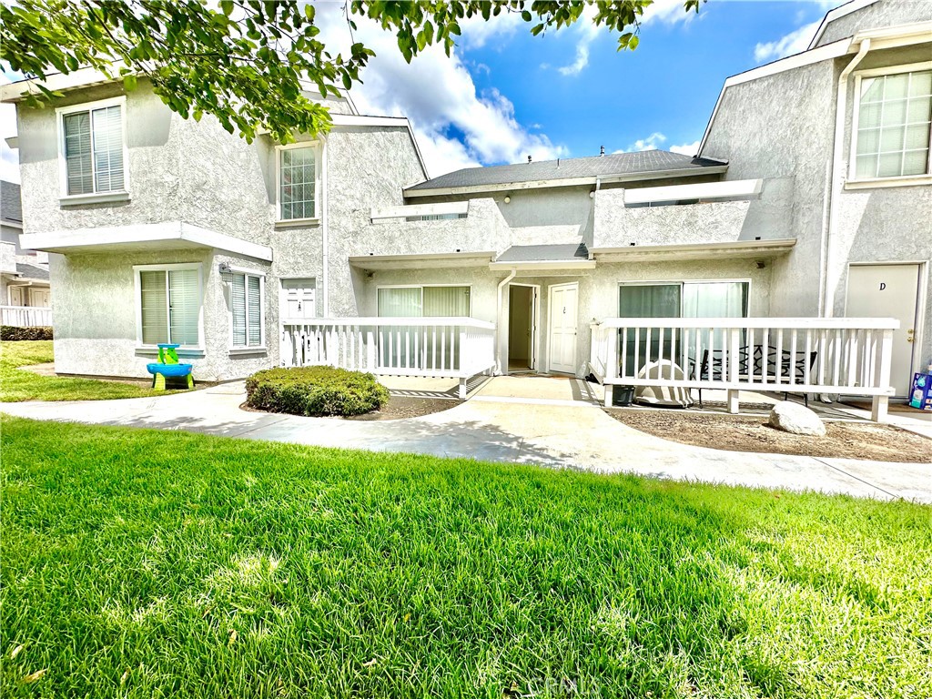 164 West Walnut Avenue, Unit B Rialto, CA 92376 - Photo 1 of 1 Gallery Image 1