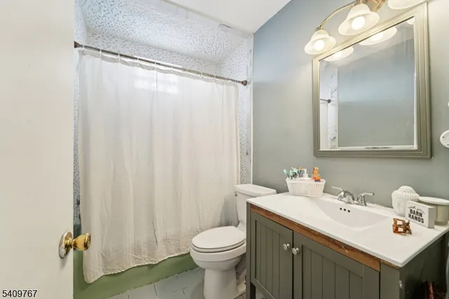 $845,000 | 164 Farnham Avenue, Lodi, NJ 07644