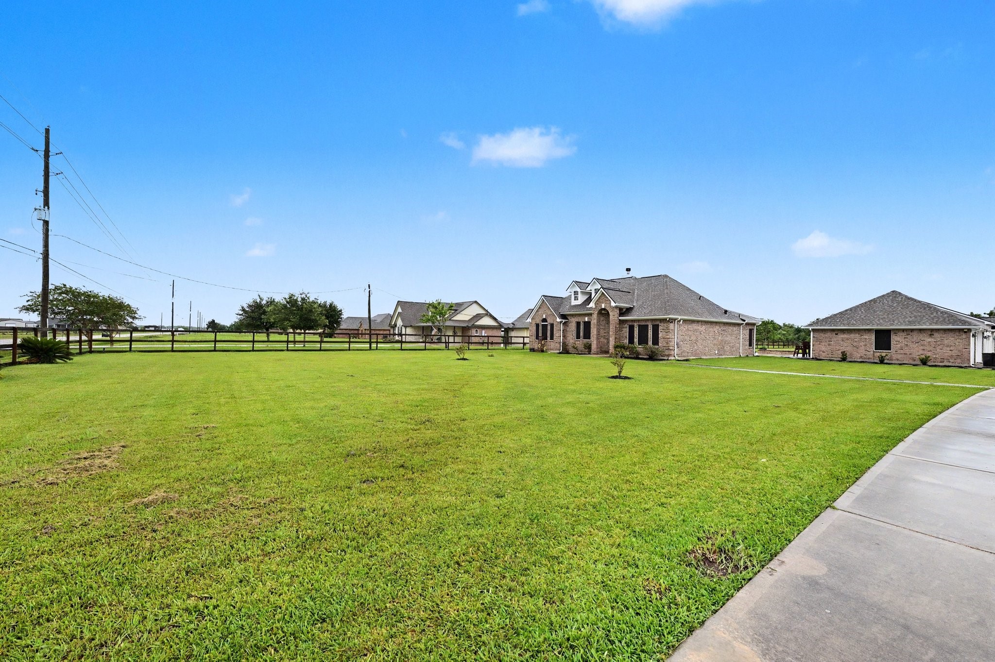 7730 Pebble Hill Lane Rosharon, TX 77583 - Photo 4 of 43
