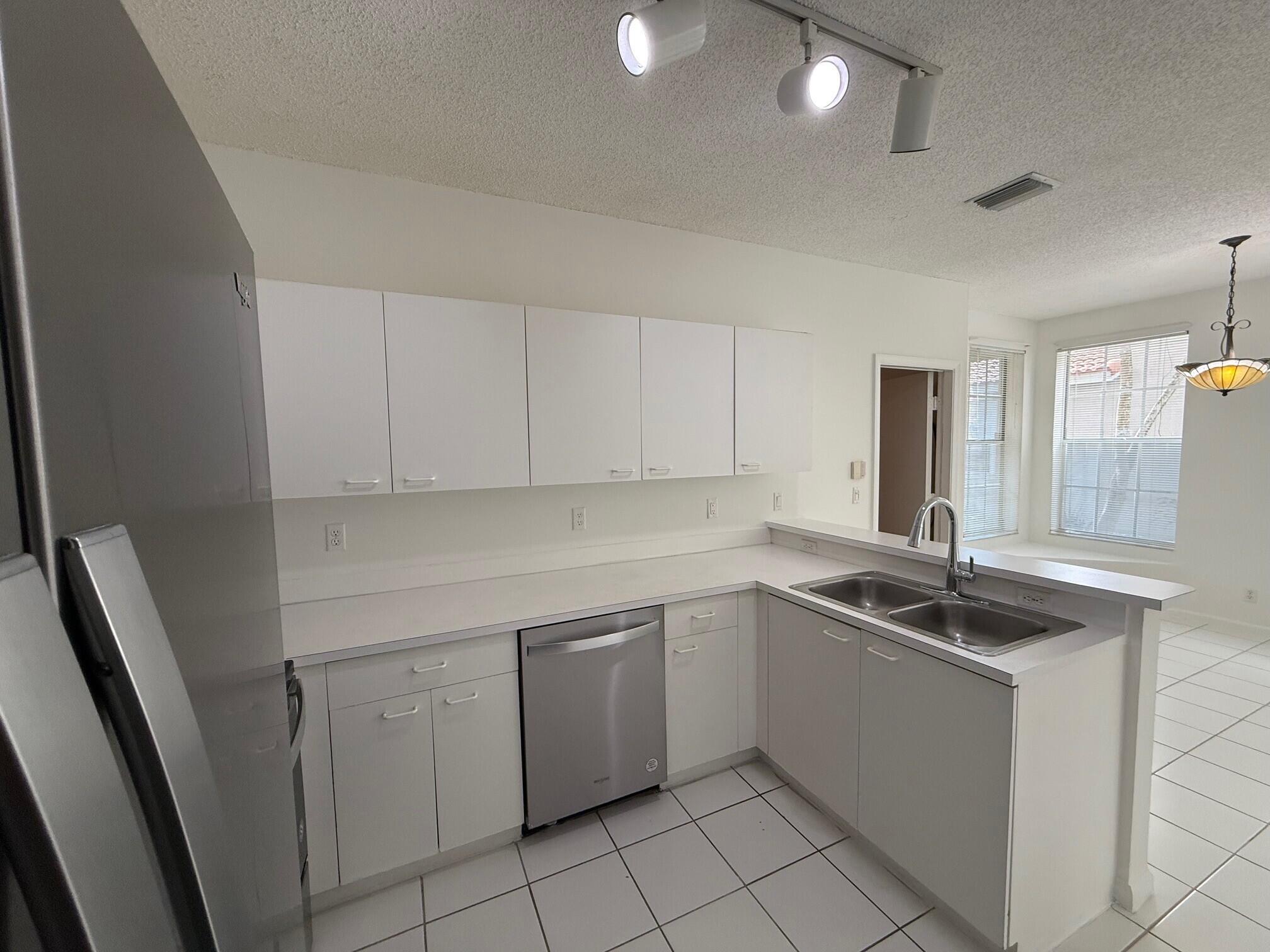 20931 Vía Jasmine, Unit 6 Boca Raton, FL 33428 - Photo 11 of 34 kitchen
