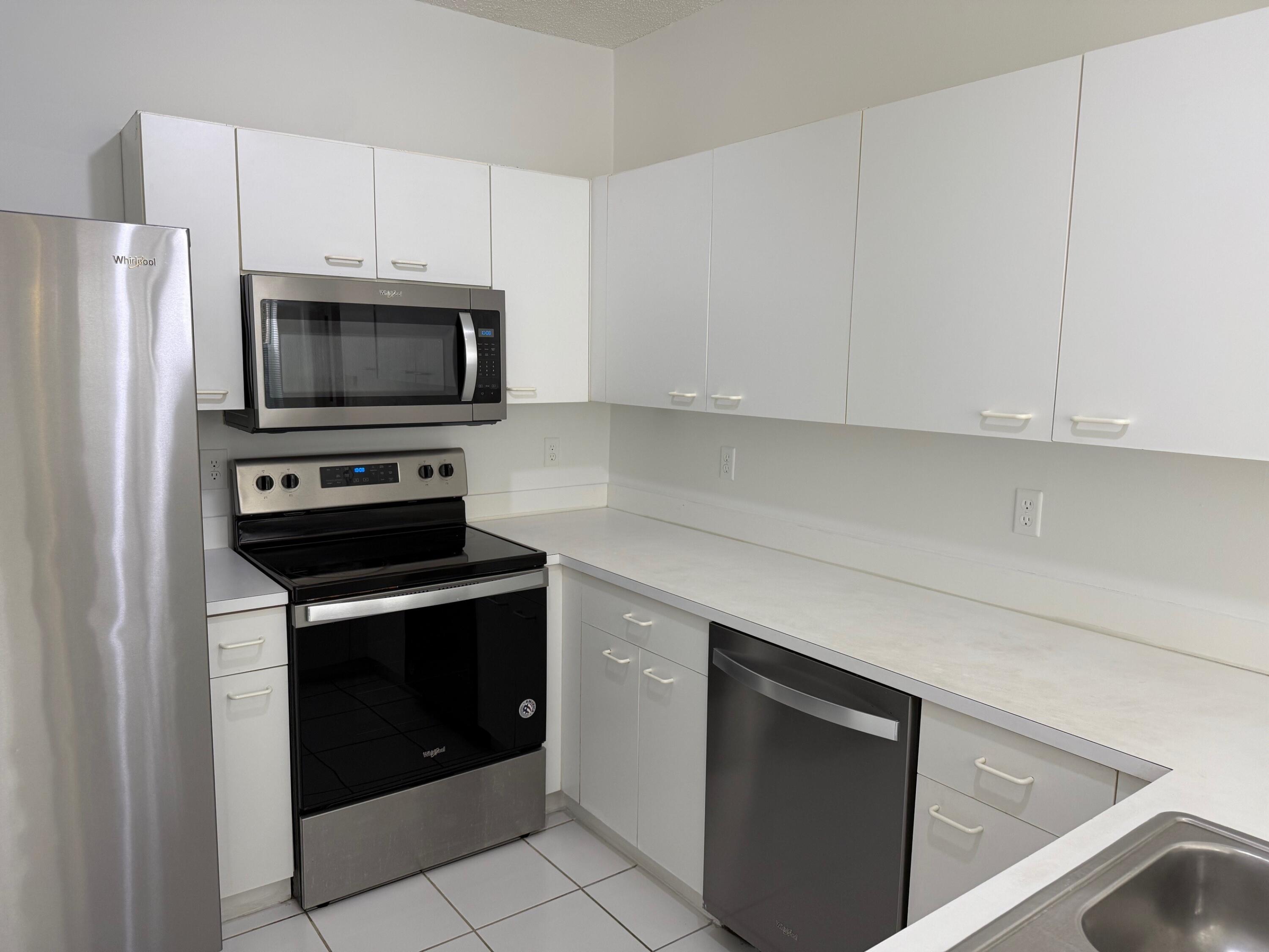 20931 Vía Jasmine, Unit 6 Boca Raton, FL 33428 - Photo 10 of 34 Kitchen