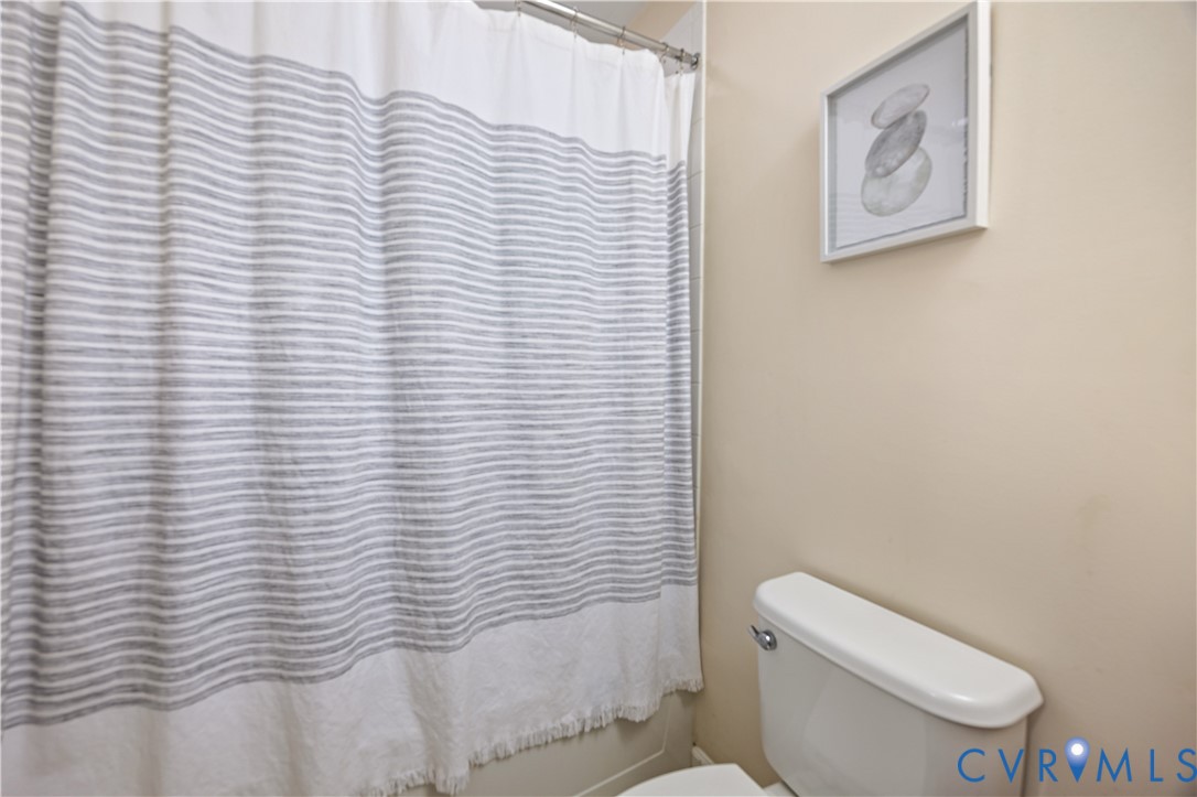 1916 River Ridge Place Hopewell, VA 23860 - Photo 11 of 23 The hall bathroom features a tub/shower combinatio