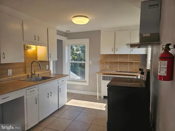 $1,775 | 815 Sawyer Avenue, Unit 2, Vineland, NJ 08360