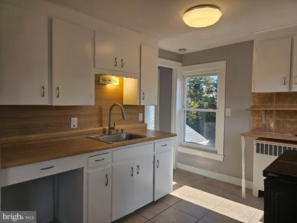 $1,775 | 815 Sawyer Avenue, Unit 2, Vineland, NJ 08360