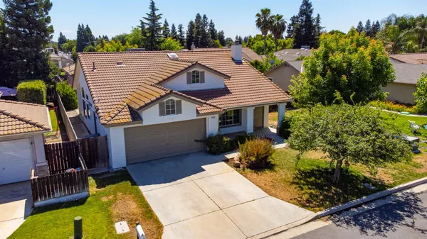 $425,000 | 7416 North Carnegie Avenue, Fresno, CA 93722