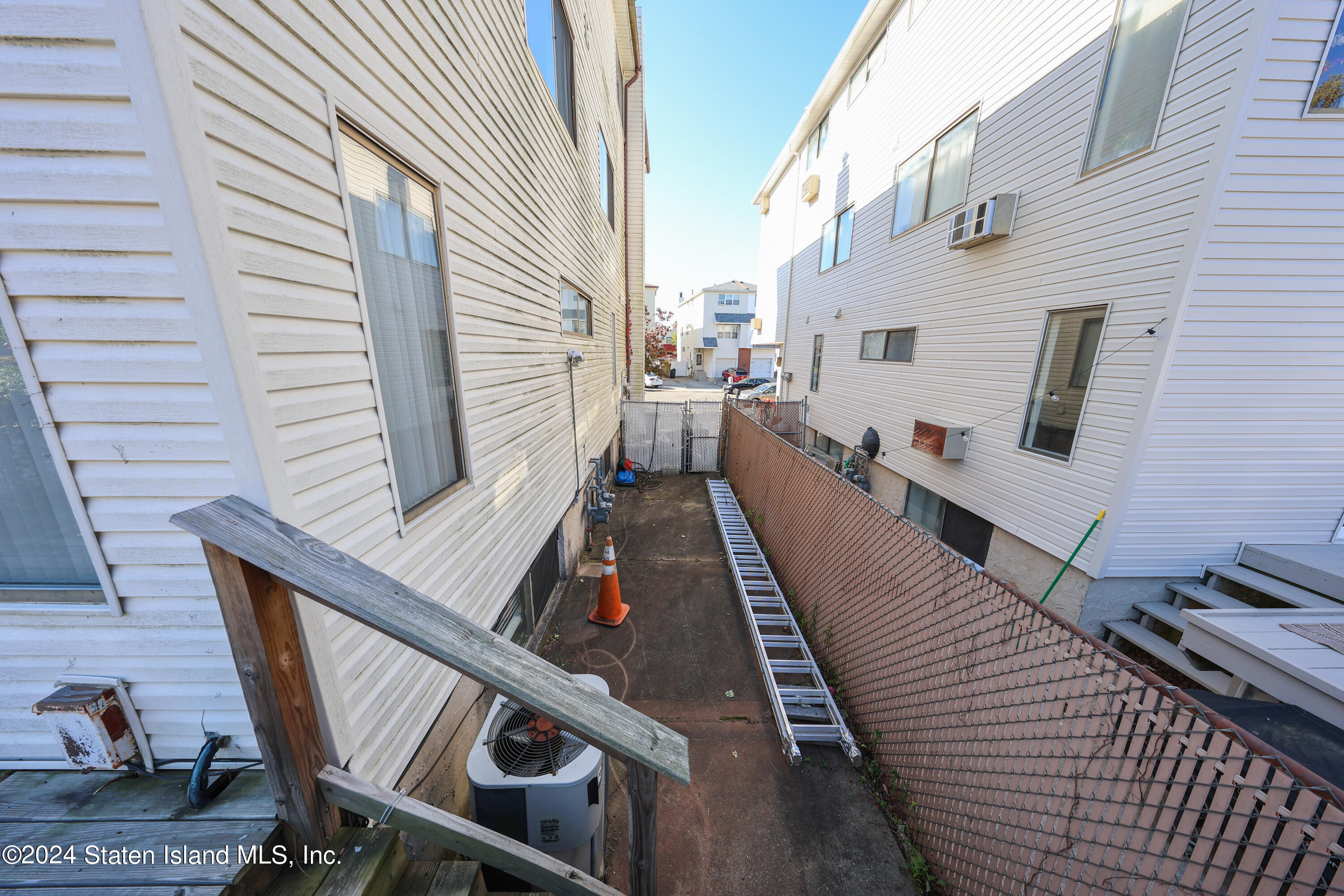 91 Green Valley Road Staten Island, NY 10312 - Photo 23 of 26 B008B9EC-C71B-4196-8583-F35EB68DB152