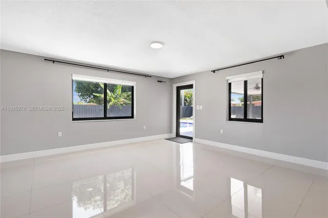 $4,300 | 4165 West 5th Lane, Hialeah, FL 33012