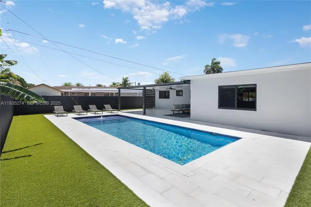 $4,300 | 4165 West 5th Lane, Hialeah, FL 33012