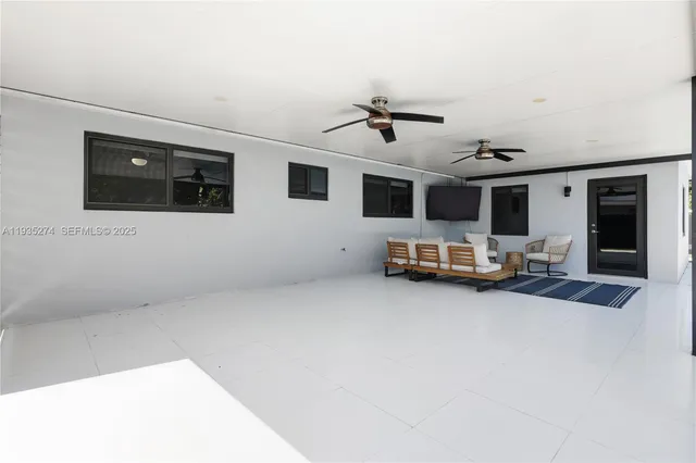 $4,300 | 4165 West 5th Lane, Hialeah, FL 33012