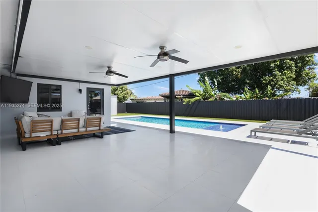 $4,300 | 4165 West 5th Lane, Hialeah, FL 33012