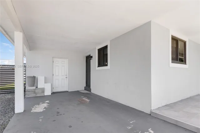 $4,300 | 4165 West 5th Lane, Hialeah, FL 33012