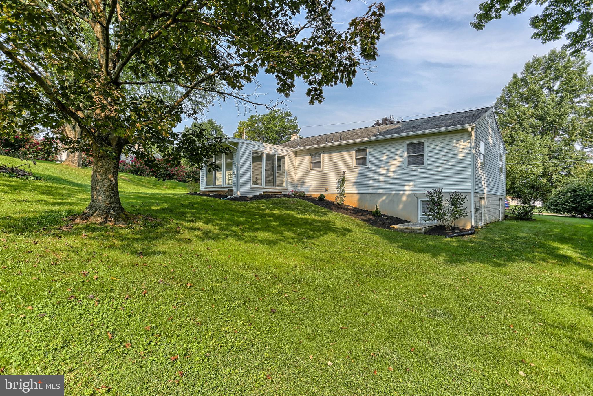168 Walter Road York, PA 17402 - Photo 3 of 36