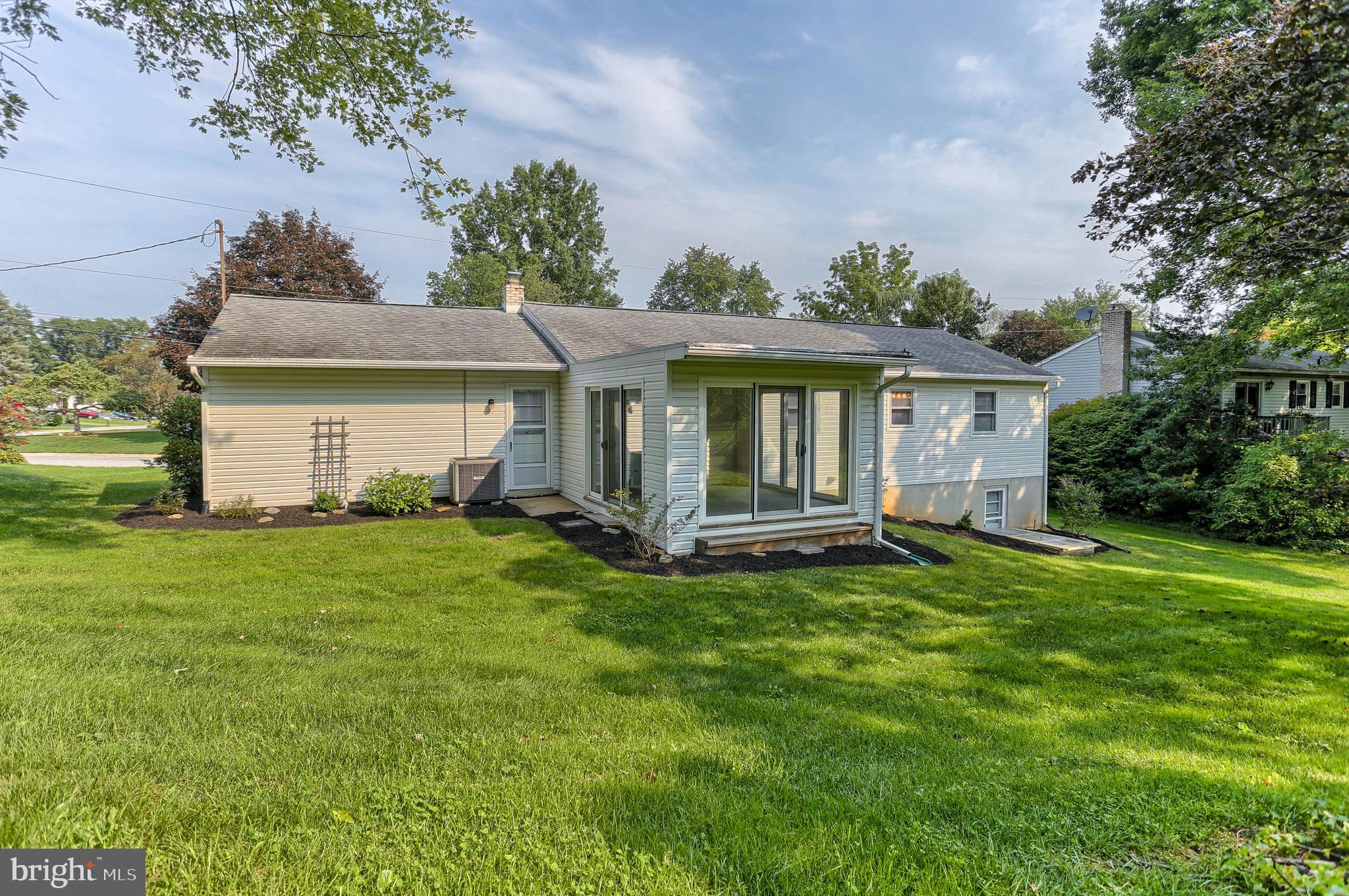 168 Walter Road York, PA 17402 - Photo 4 of 36