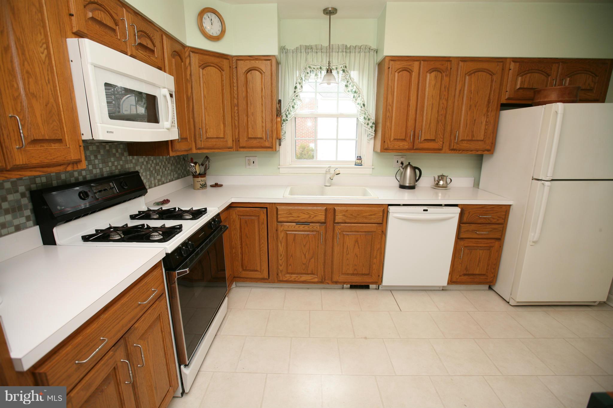32 Dunvegan Road Catonsville, MD 21228 - Photo 4 of 24 Kitchen